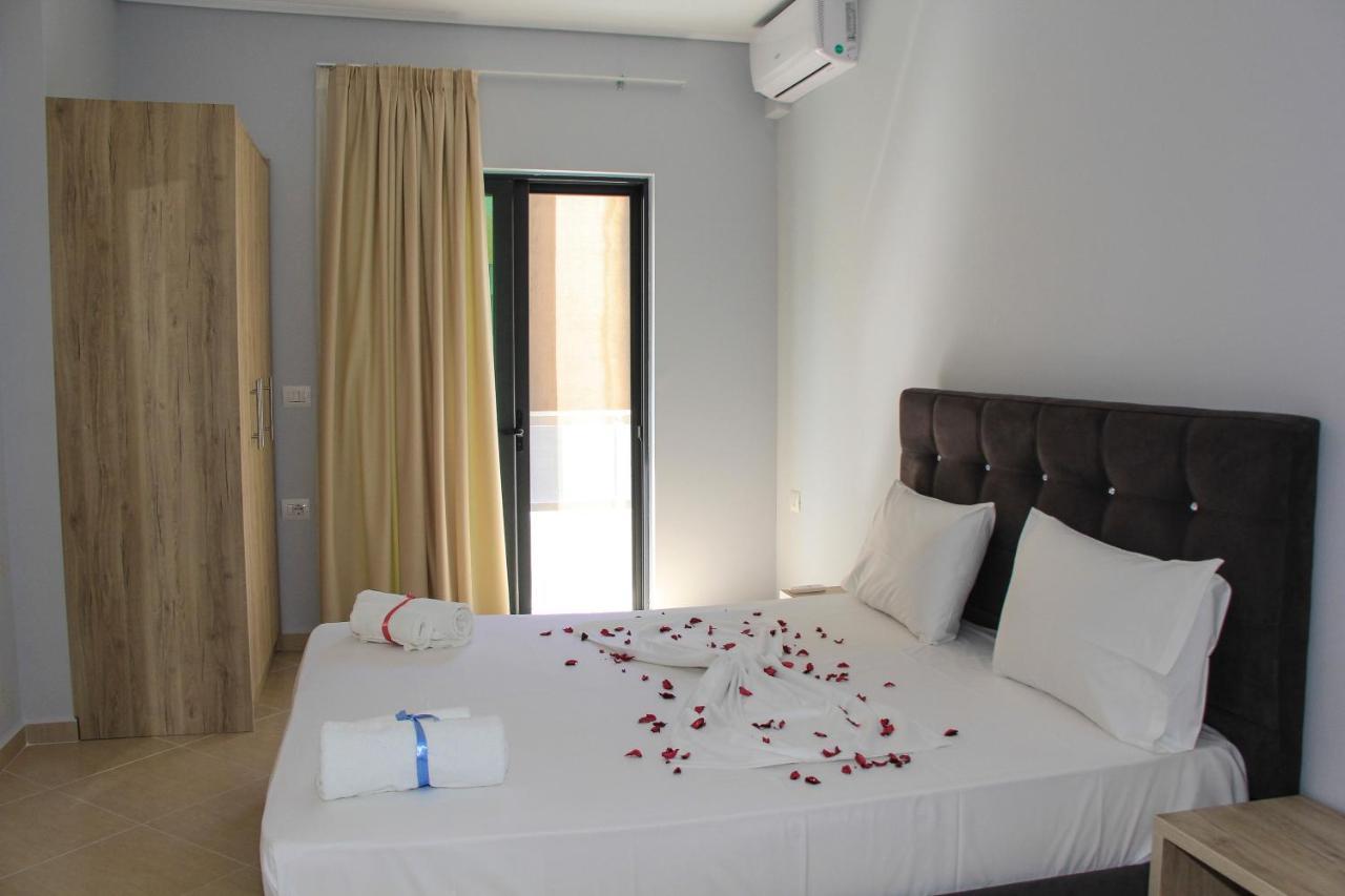 Maxi'S Apartments Sarandë Esterno foto