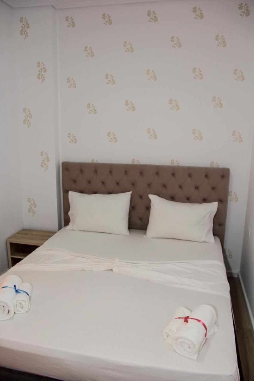 Maxi'S Apartments Sarandë Esterno foto