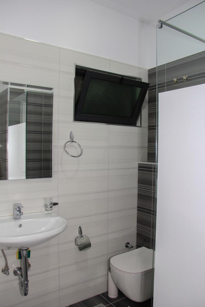 Maxi'S Apartments Sarandë Esterno foto