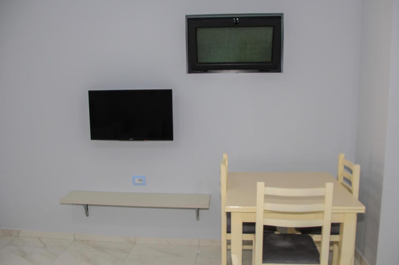 Maxi'S Apartments Sarandë Esterno foto